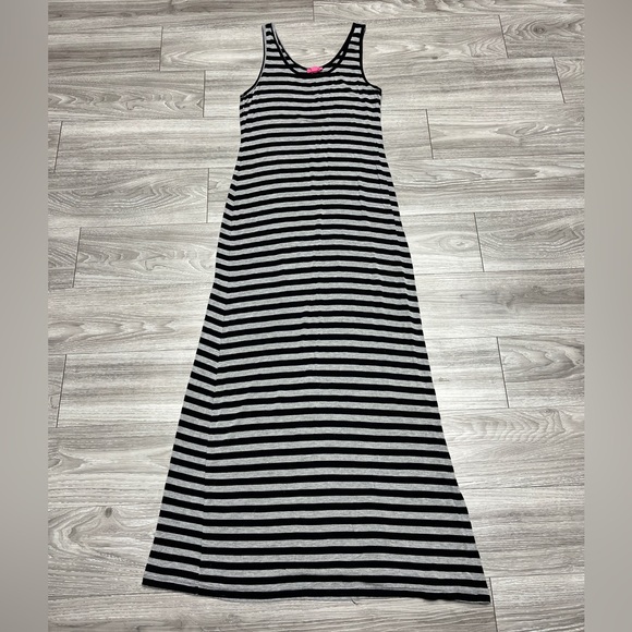 Xhilaration Dresses & Skirts - Xhilaration Black and Gray Striped Maxi Dress